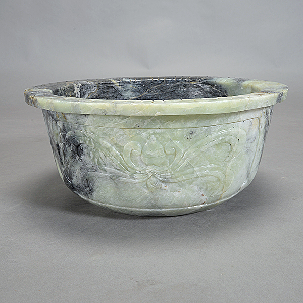 A Carved Green Hardstone Basin Carved to the exterior and rim with a floral motif. - Image 3 of 4