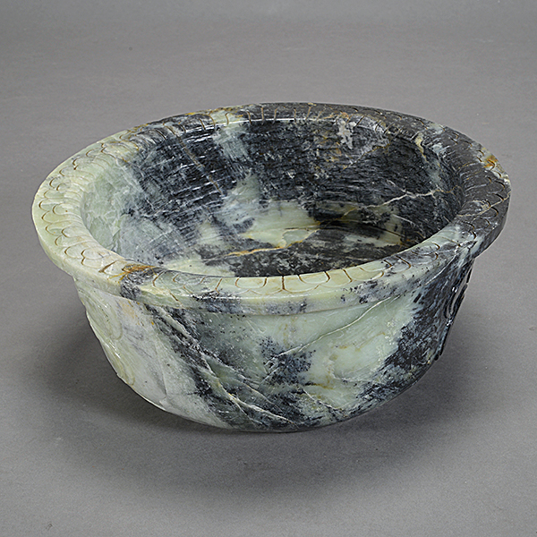 A Carved Green Hardstone Basin Carved to the exterior and rim with a floral motif. - Image 4 of 4