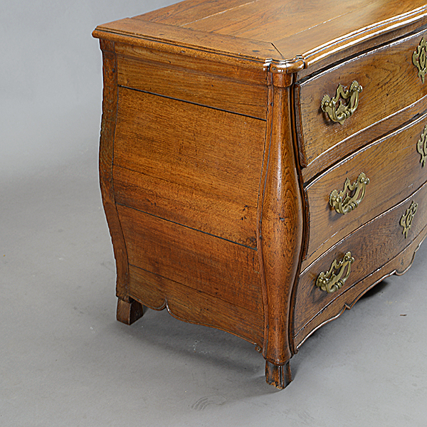 French Provincial Three Drawer Commode - Image 2 of 4