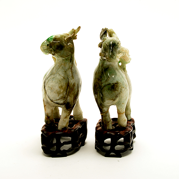 A Pair of Jadeite Figures of Deer Carved in mirror image with each deer grasping a lingzhi branch in - Image 2 of 9