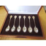 A modern cased set of 'Sovereign Queens' silver tea spoons