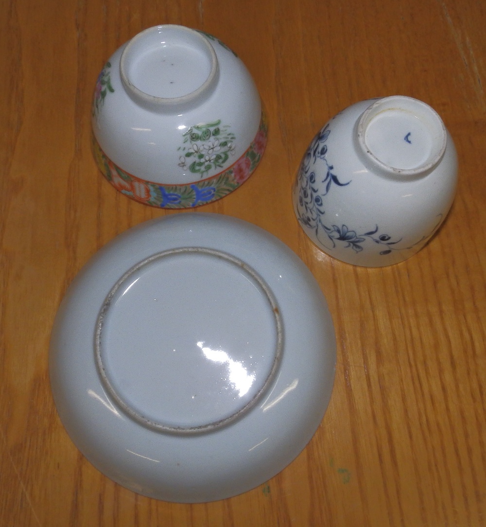 An 18thC English porcelain blue & white tea bowl in Mansfield pattern, together with a Chinese - Image 2 of 2