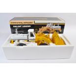 First Gear 1:25 scale International Harvester 560 Pay Loader. NM-M in E Box.