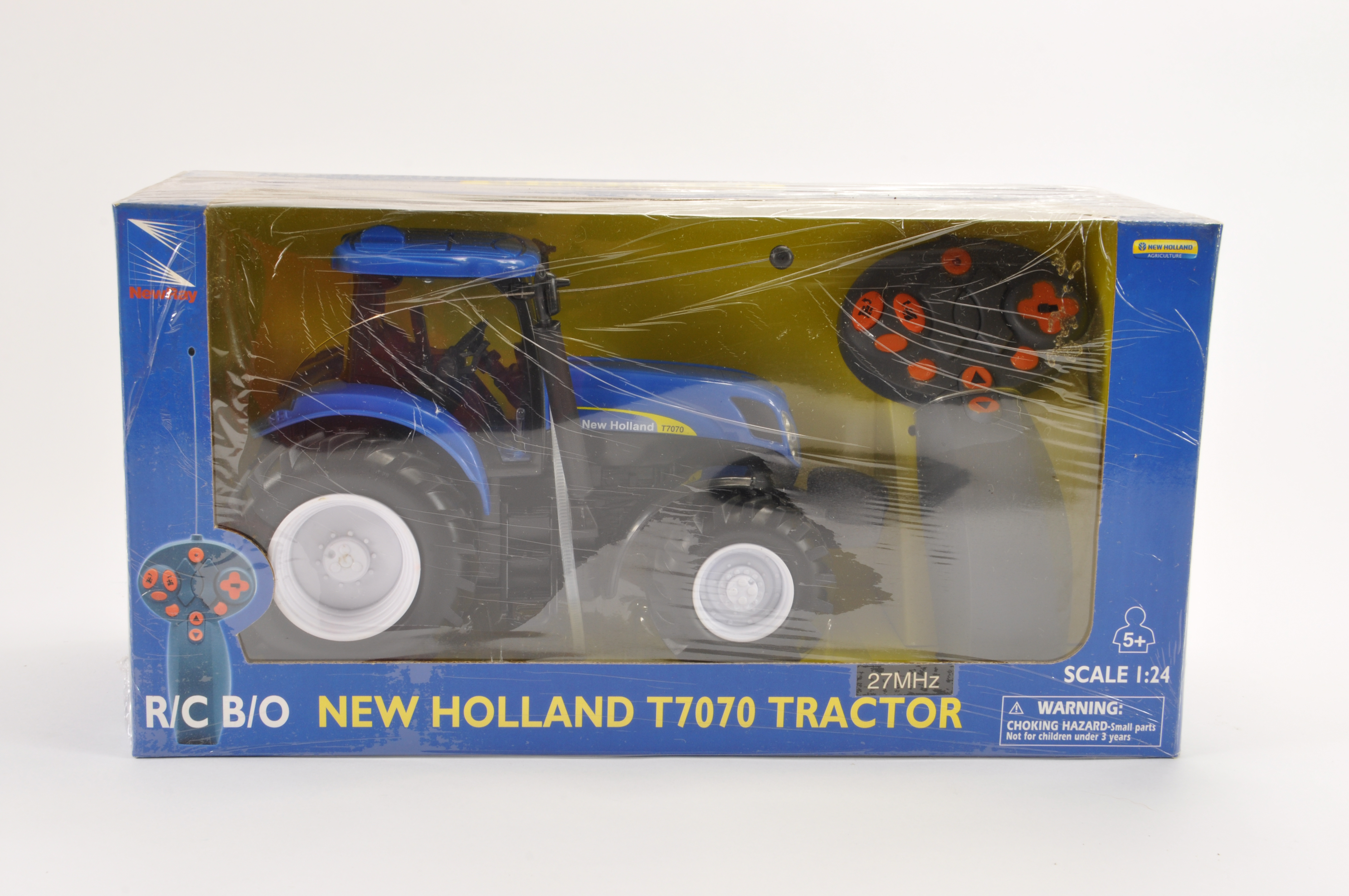 New Ray 1/24 Scale RC New Holland Tractor. M in E Box.