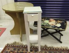 A modern cream painted Shaker style king size bedstead and a pair of Shaker style bedside