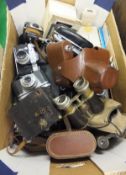 A box of vintage cameras to include a Brownie 127, a No.