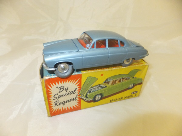 A Corgi Jaguar Mark X (238) (boxed)