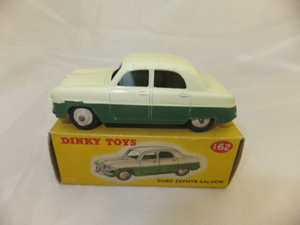 A Dinky Ford Zephyr Saloon (162) (boxed)