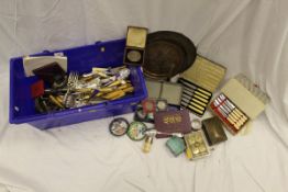 WITHDRAWN A box of miscellaneous metal wares and other items to include copper and brass hunting