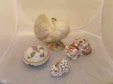 A Royal Crown Derby figure of a rabbit, a Herend porcelain trinket dish and cover,