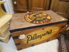 A pine trunk with "Players Please" motif to top