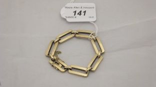 A 9 carat gold elongated oval chain link bracelet,