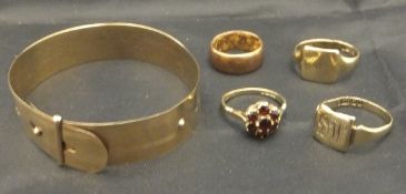 A 9 carat gold and engraved adjustable bracelet, 9 carat gold wedding band,