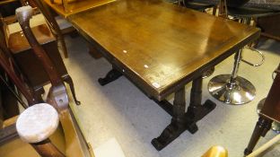 A 20th Century oak drawer leaf dining table