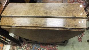 A late 18th / early 19th Century oval gate-leg drop-leaf dining table on baluster turned supports