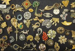 A large collection of mid 20th Century costume brooches