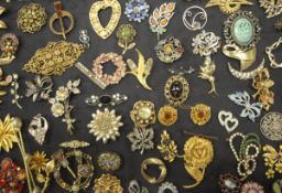 A large collection of assorted mid 20th Century costume brooches