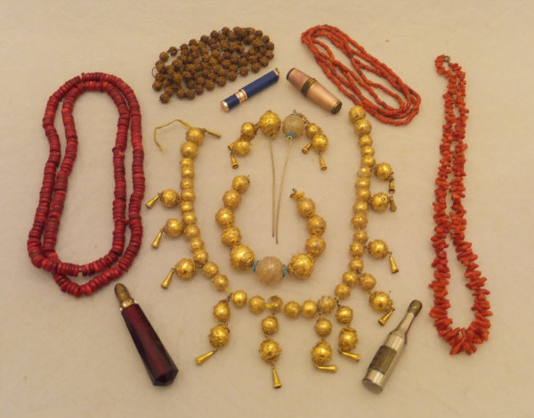 A bag of assorted jewellery to include a coral necklace,