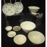 A collection of Tek Sing Cargo (1822) Chinese porcelain to include four bowls, two saucers,
