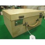 A velum vanity case,