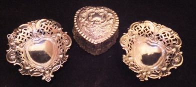 A pair of Victorian pierced silver bonbon dishes of love heart form (Sheffield, 1898),