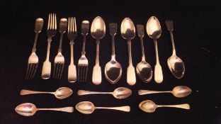 A set of five Victorian silver dessert forks (London, 1895),