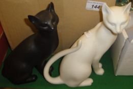 A box of various china wares including two Franklin Mint Counterpoint cat ornaments,