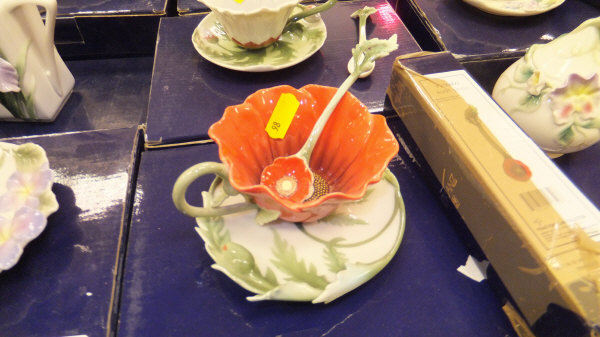 A collection of Franz Porcelain to include eight cups and saucers including "Periwinkle", "Mint", - Image 7 of 14