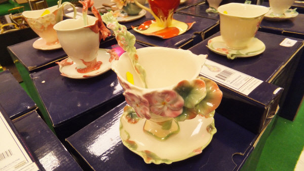 A collection of twelve Franz Porcelain teacups and saucers to include "Summer Bird of Paradise", - Image 9 of 15