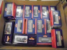 A collection of Bachmann Branch Line Model Railways 00 gauge rolling stock (boxed) (15),