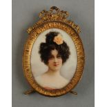 Anon early 20th century portrait miniature of a beauty, head and shoulders,