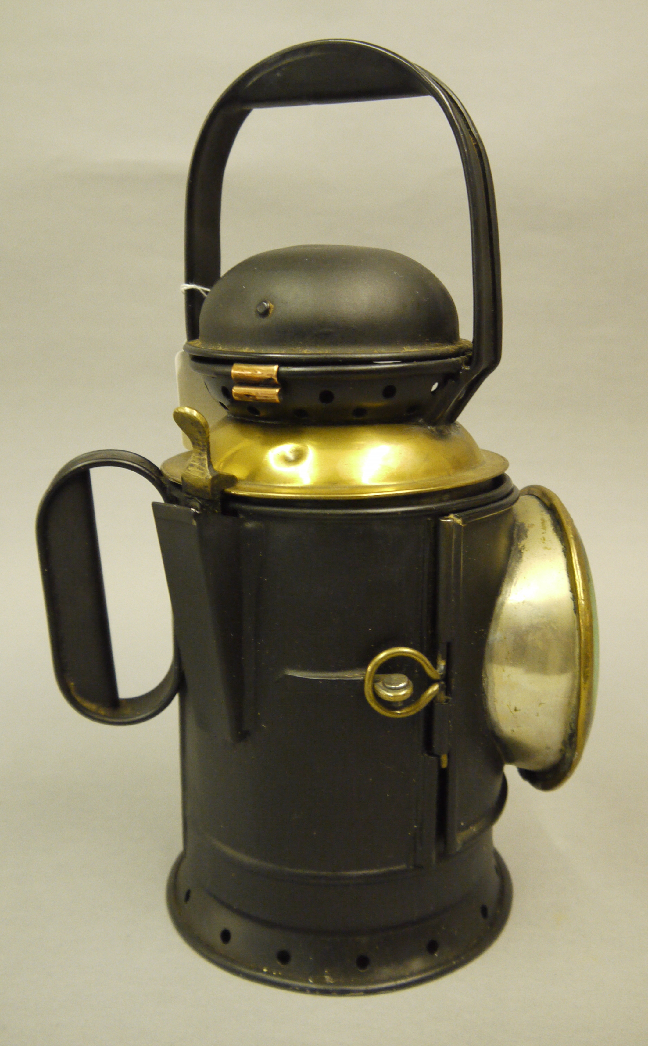 A G.W.R. Railways tin and brass 3 aspect railway lamp, stamped G.PULREY LTD 1945, G.W. - Image 2 of 2