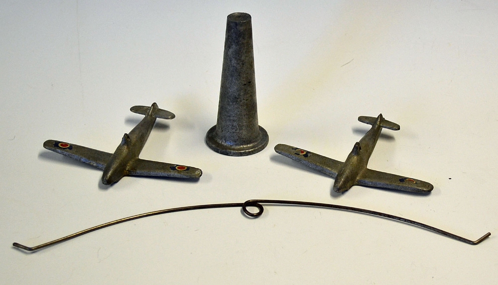 Interesting War-Time Austerity Toy Roundabout cast from recycled white metal. Two Spitfire-type - Bild 3 aus 4
