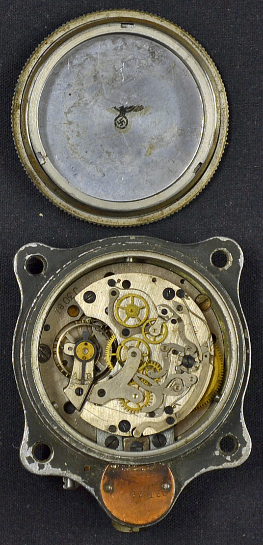 WWII German Luftwaffe Aviation Clock by Junghans stamped J30BZ, also stamped 637135 with black - Bild 2 aus 2