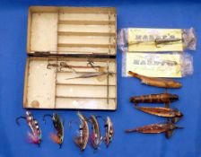 ACCESSORIES: Collection of early lures incl. 2 x Hardy Natural bait spinner mounts in packets, a