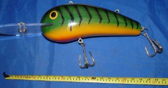 DISPLAY LURE: Large shop display wood fishing lure, 18" long including Perspex lip, twin treble
