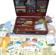 FLY TYING & VICE: Large assortment of fly tying materials, many new in packet products by Traun