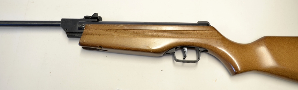 Gamo Cadet .177 air rifle - serial no 1261253 - some minor marks to the stock - overall length 37"