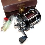 REEL: Abu Ambassadeur 6000C black multiplier reel, 3 screw end plate, foot stamp 067100, grooved end