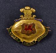 Fine Welsh Football Union 9ct gold and enamel football pin badge - hallmarked Birmingham