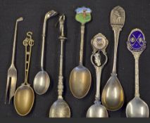 8x various silver plated and enamel golf teaspoons to include St Andrews, Palm Desert California,