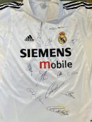 Real Madrid Signed football shirt a white replica shirt size L signed by Beckham, Carlos,