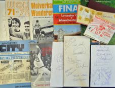 Collection of player autographs with good content of Manchester United such as George Best, Denis