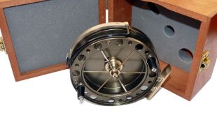 REEL: J W Young Purist 2 model 2041 Aerial trotting reel in as new condition, 4.5" dia. 6 spoke with