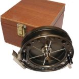 REEL: J W Young Purist 2040 aerial style centre pin reel in as new condition, narrow drum, 4-3/8"