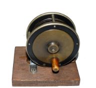 REEL: Fine unnamed SEJ style ebonite brass winch with German silver rims, 2.75" dia. horn handle,
