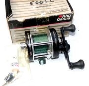 REELE: Abu Ambassadeur 5001C high speed multiplier reel, LHW, 3 screw smooth end plates, foot