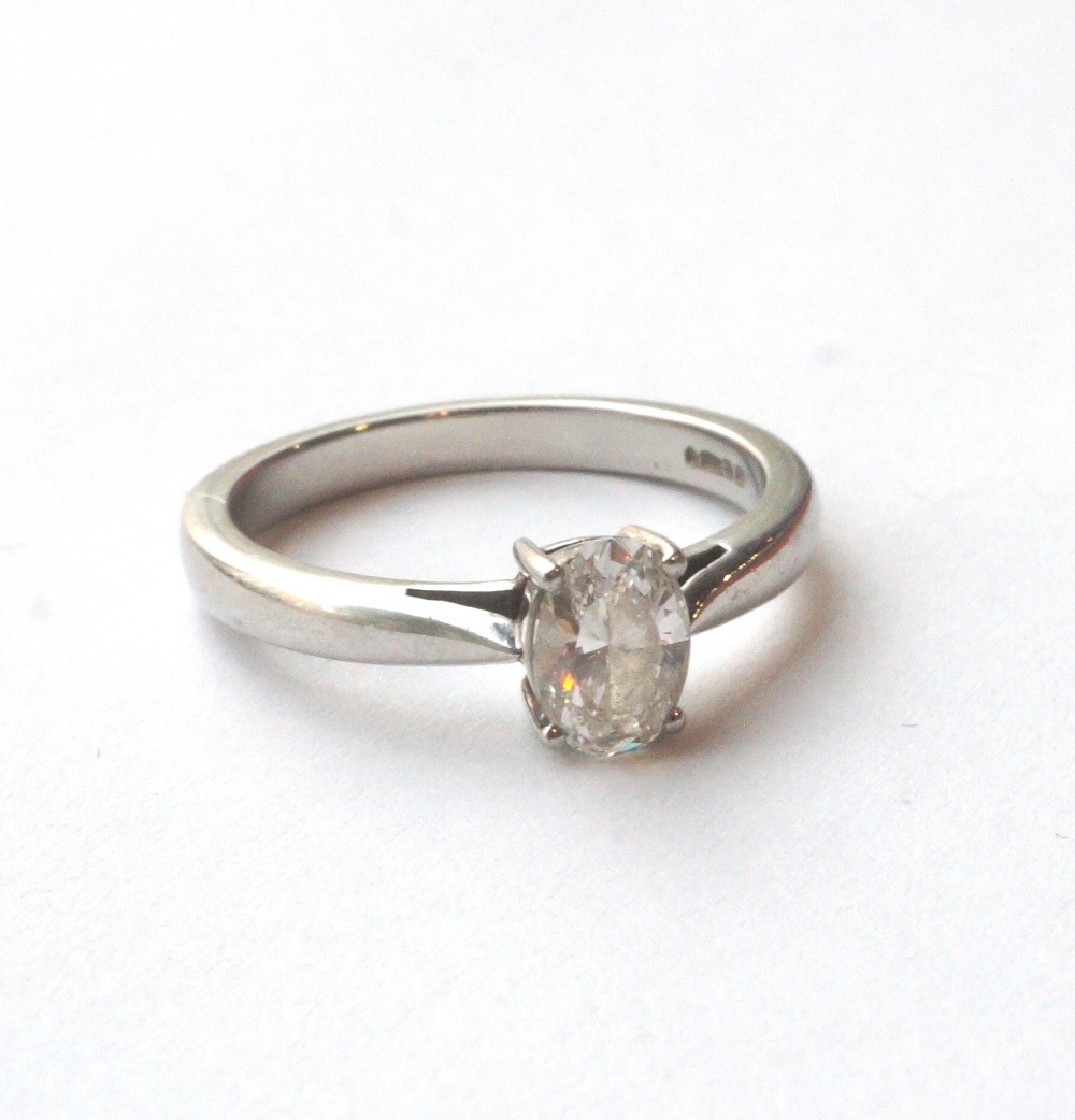 IMPRESSIVE DIAMOND SOLITAIRE RING