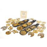 GOOD COLLECTION OF VINTAGE HORSE BRASSES