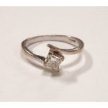 DIAMOND SOLITAIRE RING the twist set princess cut diamond approximately 0.